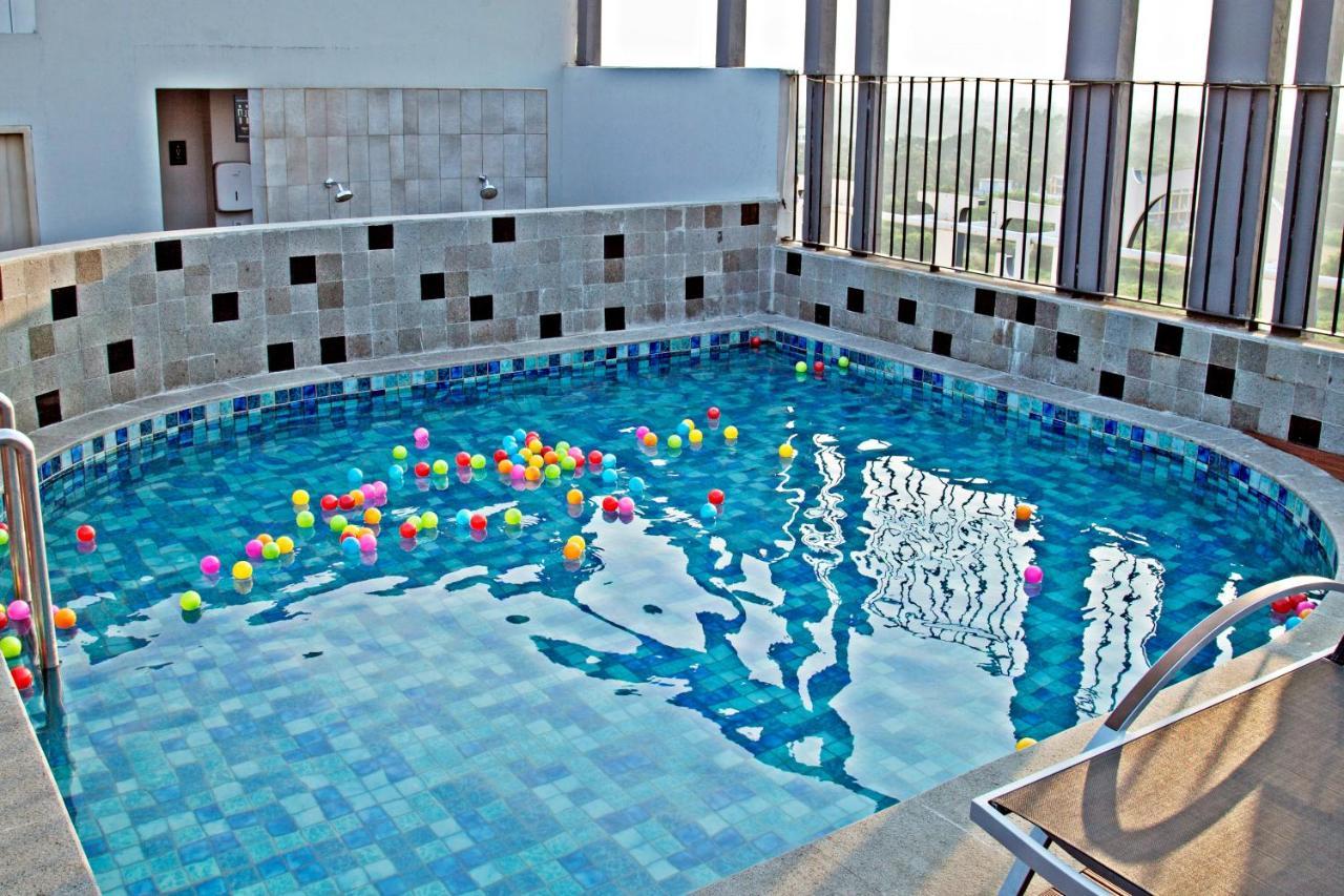 Swiss-Belinn Cikarang Luaran gambar